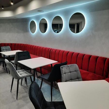 Red Cube Hotel Кам'янець-Подільский Екстер'єр фото
